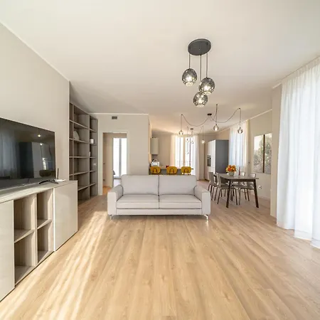 Apartament Square Of *