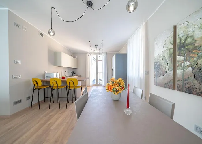 Apartament Square Of